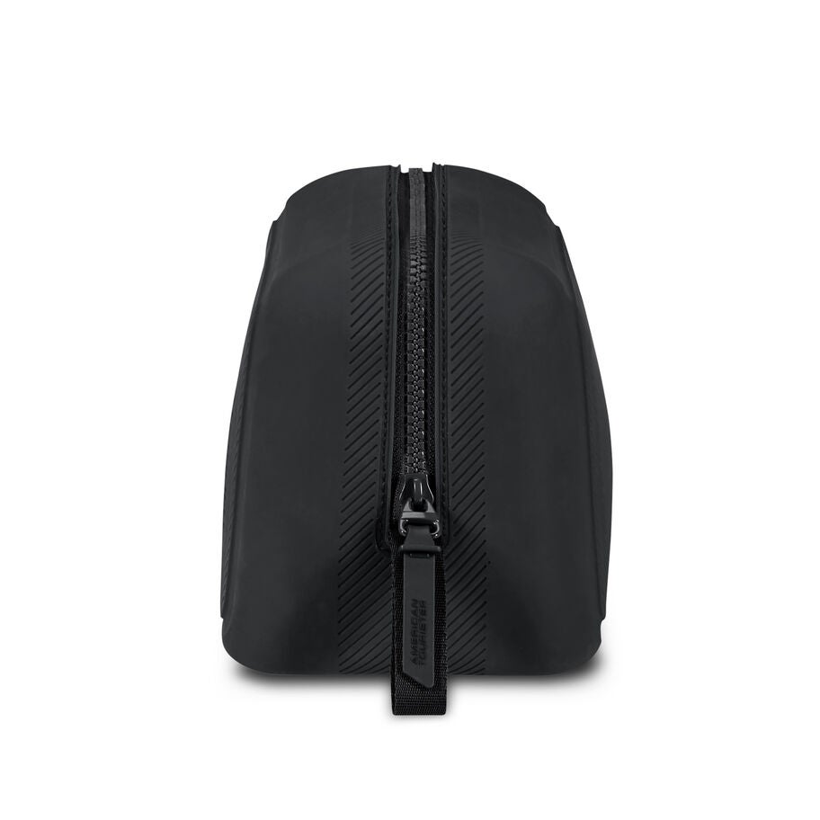 Urban Groove Toiletry Kit in the color Black. image number 2